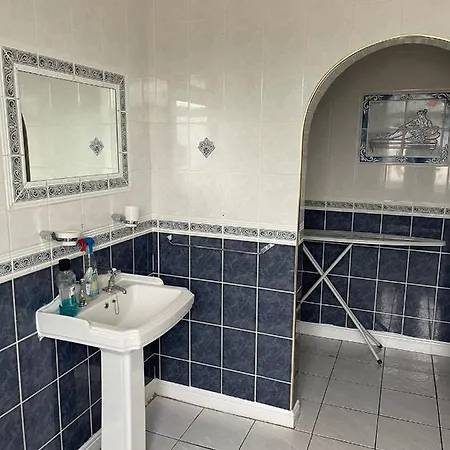 Immaculate 1-Bed House In Leeds Holiday home