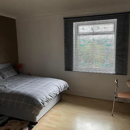 Immaculate 1-Bed House In Leeds Hébergement de vacances *